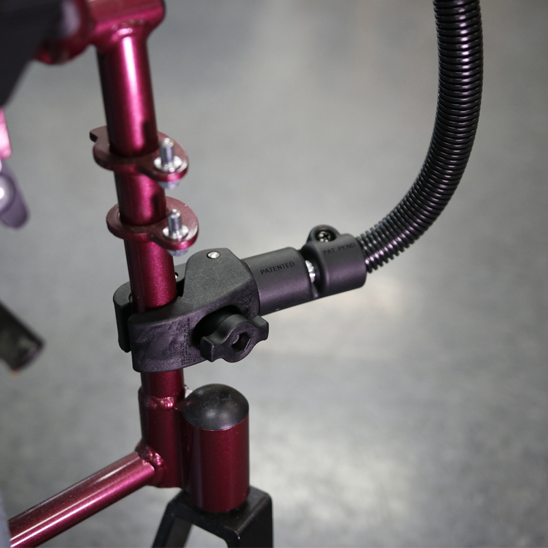 RAP-400-18-B-201 Tough-Claw Rollstuhlhalterung mit Flex Rod 2