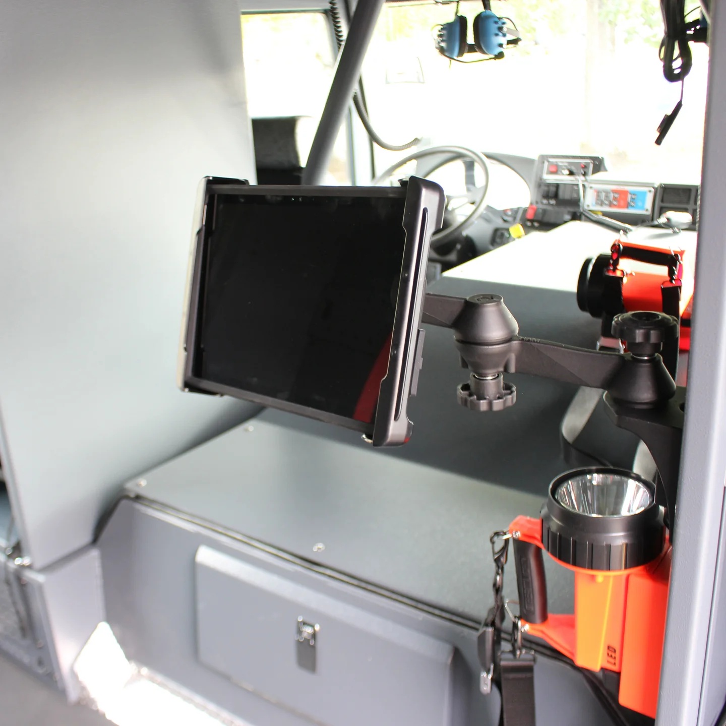 RAM-109VS-5NBU Basisset mit Dreh-Schwenk-Arm und vertikaler Basis, C-System aus Aluminium 7